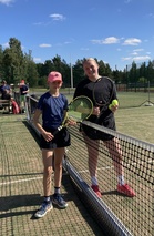 Nuoret ratkaisivat naisten kaksinpelin mestaruuden. Sohvi Rantanen (vas.) voitti loppuottelussa Ida Latvion 6-2, 6-1.